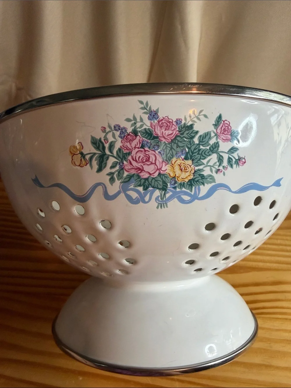 Vintage 1980s White Enamel Pedestal Colander 9” - Floral Rose & Ribbon